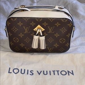 LOUIS VUITTON SAINTONGE CROSSBODY BAG